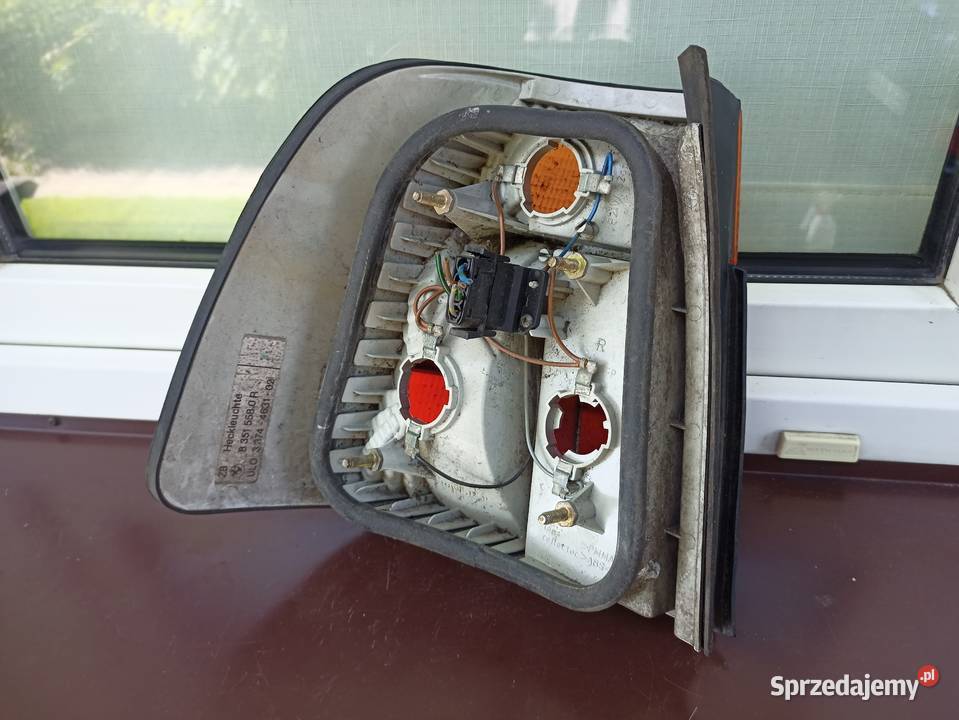 BMW E34 Touring kombi lampa tył tylna prawa Oświetlenie Sieradz