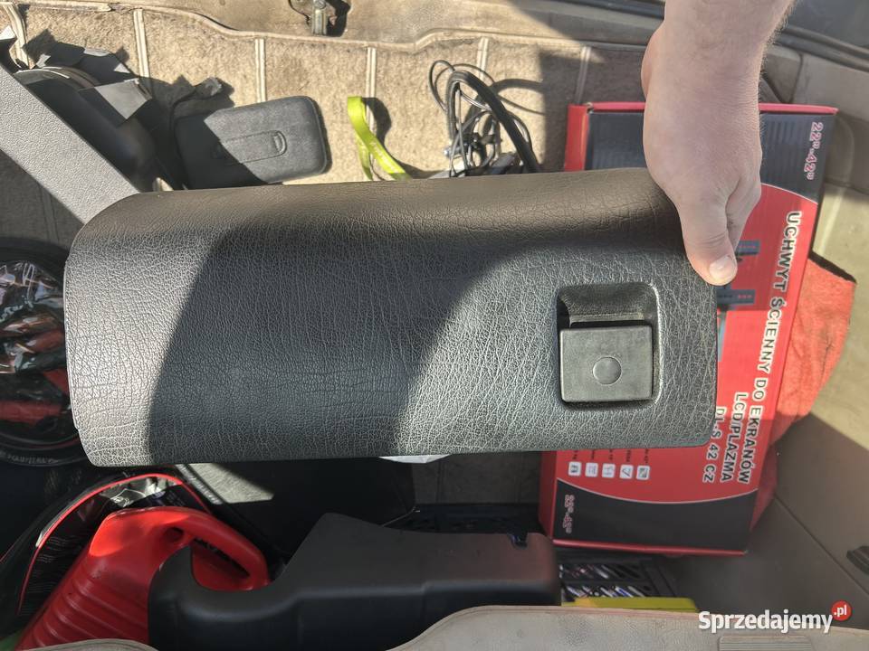 Schowek pasażera w miejscu poduszki pasażera