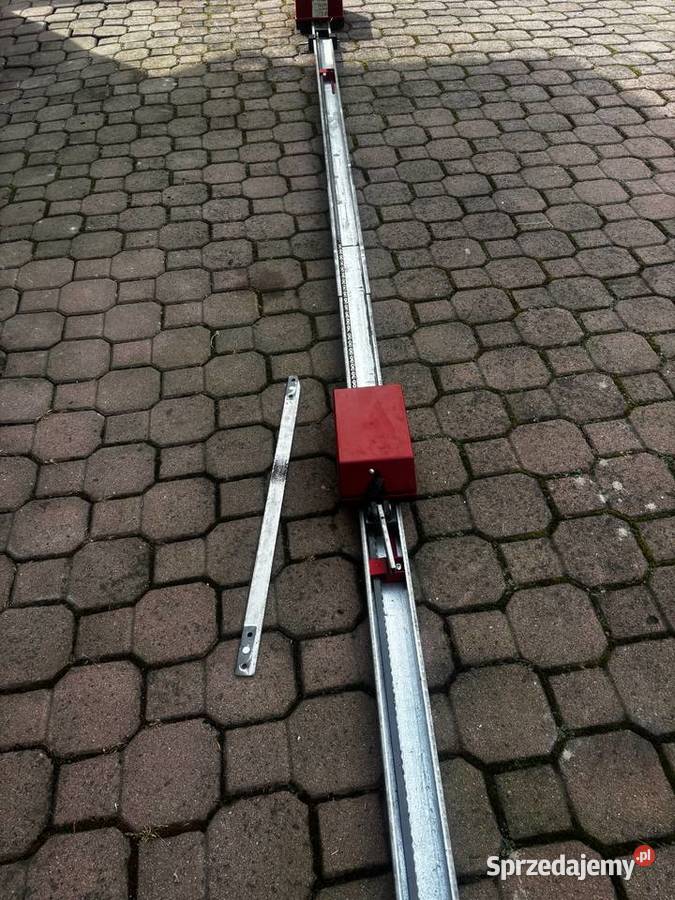 Brama garażowa uchylna z furtką z automatem Limanowa