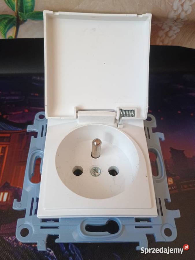 Gniazdo pojedyncze z hermetyczną klapką IP44 Łódź
