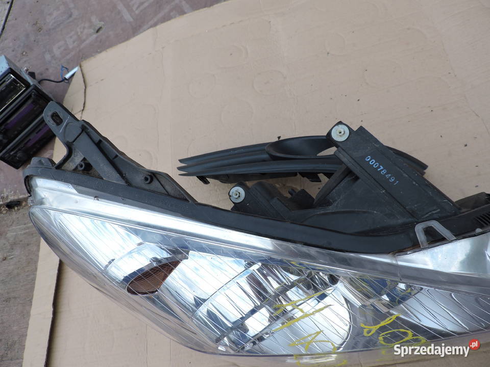 Lampa Prawy przód Opel Astra H Myszków