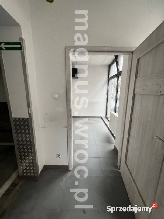 Na wynajem lokal połozony na parterze na Ilość pomieszczeń 2 Wrocław sprzedam
