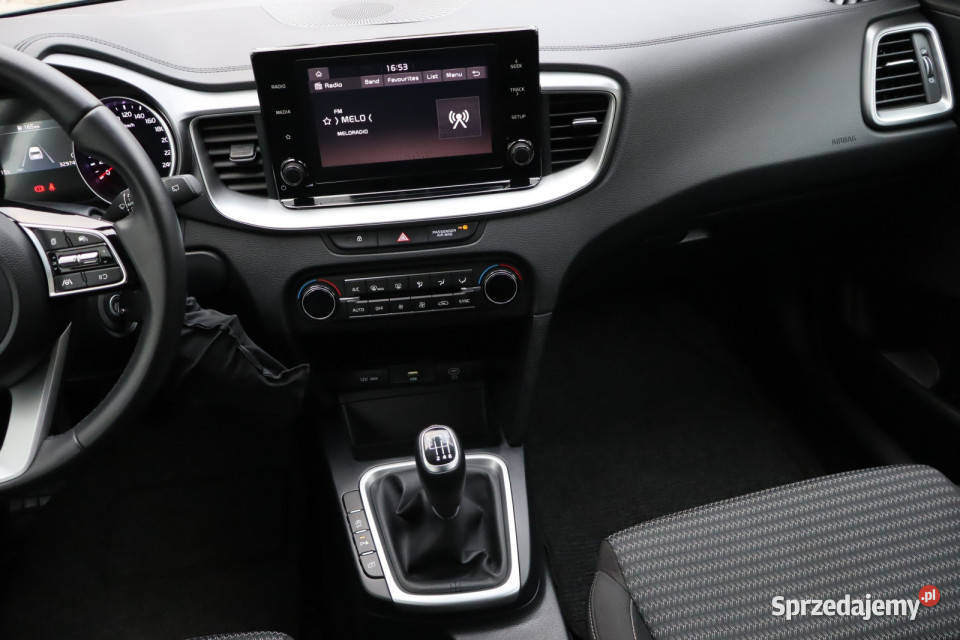 Kia Ceed 15 TGDI gniazdo USB