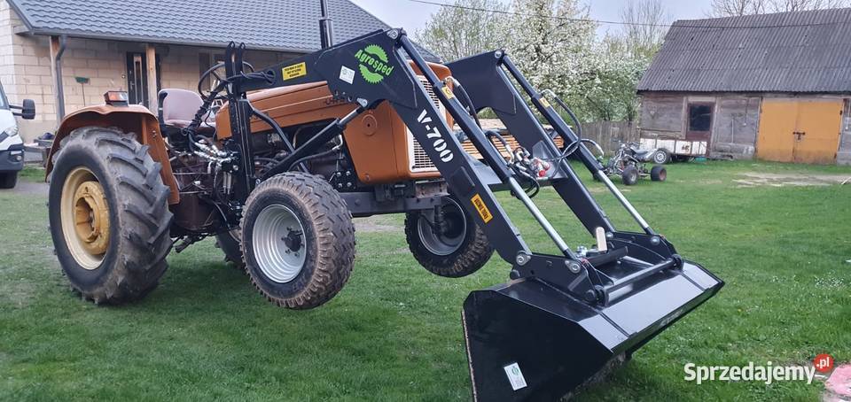 Wytrzymały Ładowacz Tur MF c360 Zetor Dostawa Na Rolnictwo Kluczbork