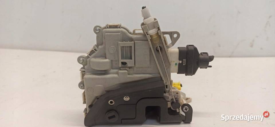 AUDI A4 B8 ZAMEK DRZWI LEWY TYŁ 8K0839015C dolnośląskie