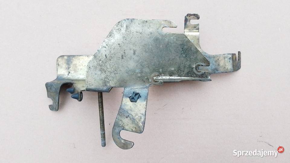 Mocowanie hydraulicznej pompy klapy bagażnika