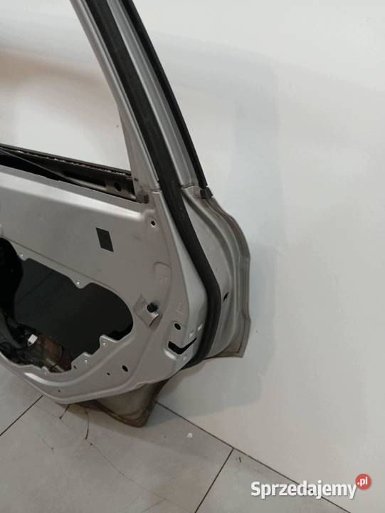 DRZWI PRAWE TYŁ O8 Ford Kuga I 20082012 Rok produkcji 2010