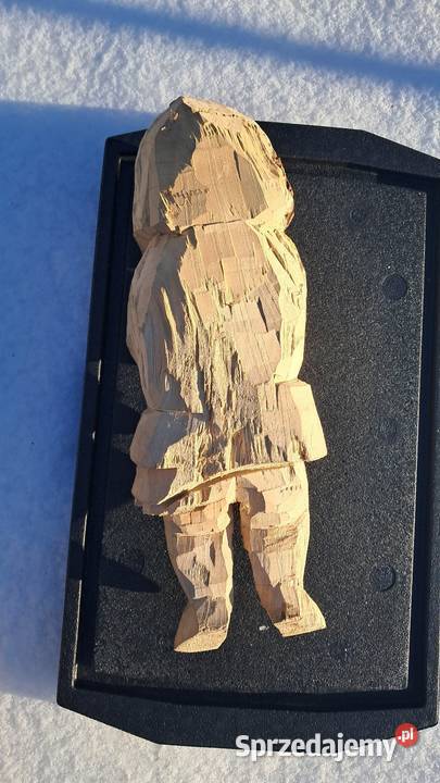 Drewniana Rzeźba Chrystusa Frasobliwego Świecie