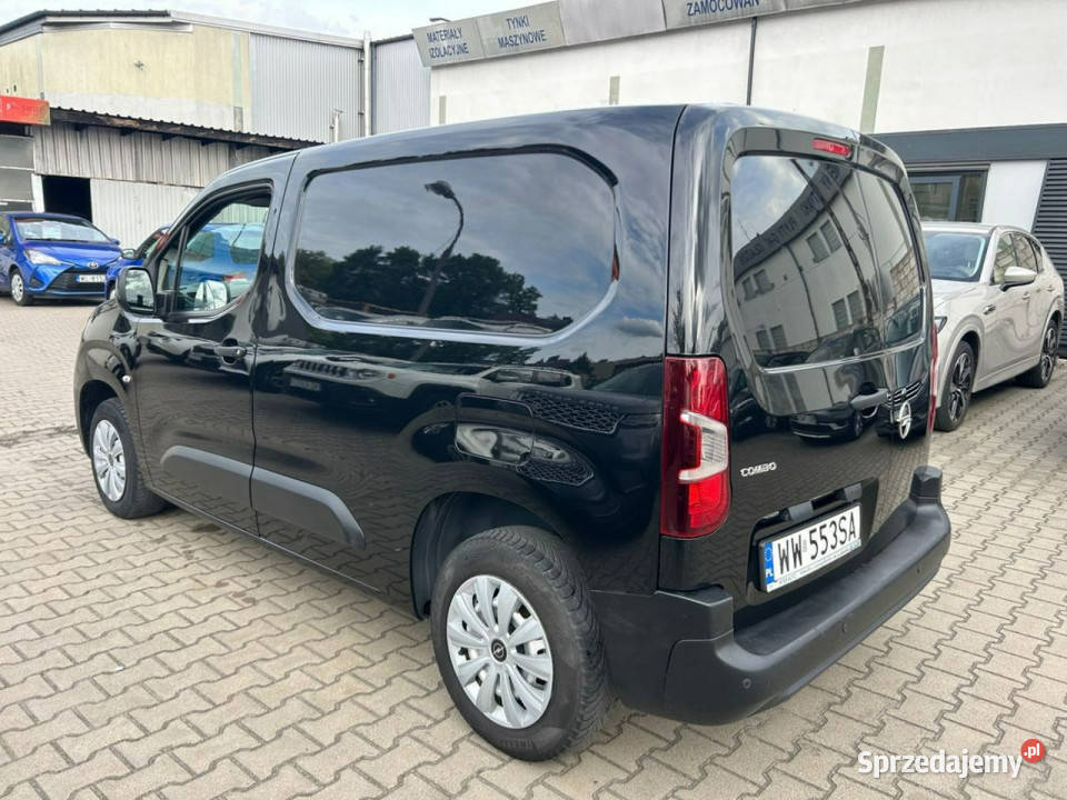 Opel Combo Pierwsza rejestracja w 2020rSalon centralny zamek Warszawa