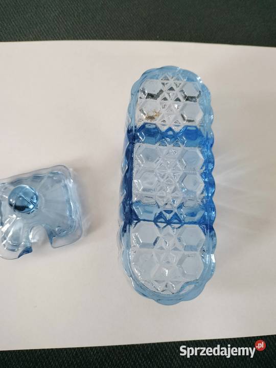 Niebieski przyprwnik kabaret solniczka szkło
