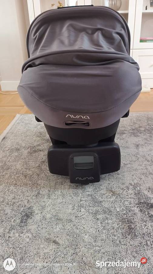 Fotelik samochodowy Nuna z bazą Ciechanów