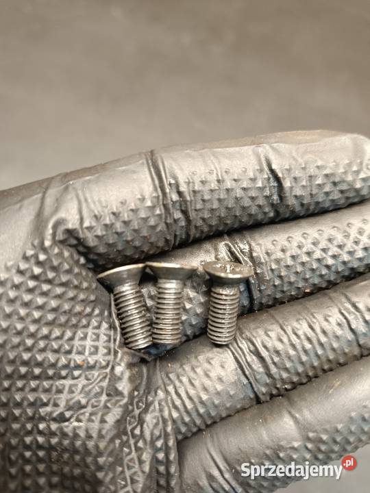 Śruba śrubka śrubki mocowanie podstawa części Gołaczewy sprzedam
