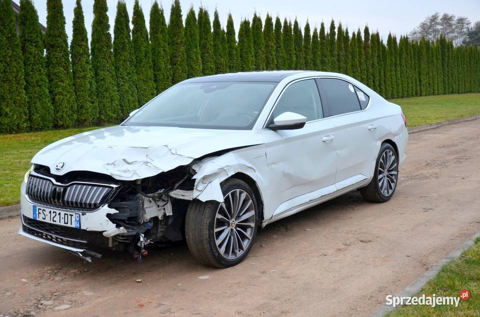 Skoda Superb 14 TSI PlugIn Hybrid LaurinKlement światła do jazdy dziennej wielkopolskie Turek