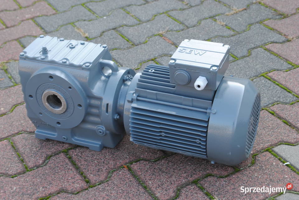 Motoreduktor kątowy 22kw 141obrmin firmy SEW Kargowa