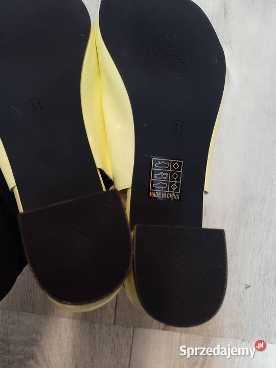 41 Żółte czółenka wieczorowe z odkrytą piętą na