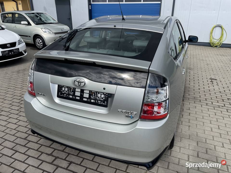 Toyota Prius 15 hybryda NIE TAXI srebrny Kamień