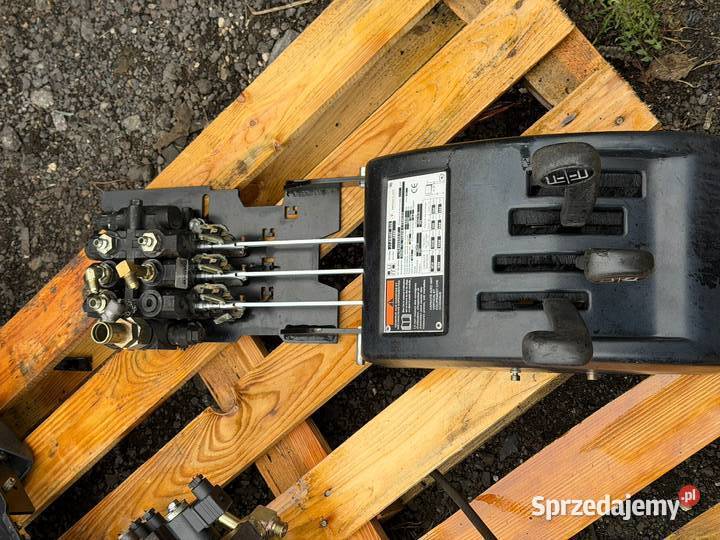 Rozdzielacz hydrauliczny trzy sekcyjny HYSTER Antonie