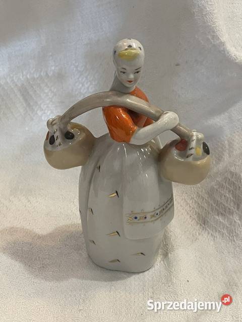 orcelanowa figurka kobieta w stroju ludowym z Kraków
