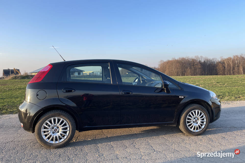 Samochód Fiat Punto 14 77 czarny mały przebieg Bielsko-Biała