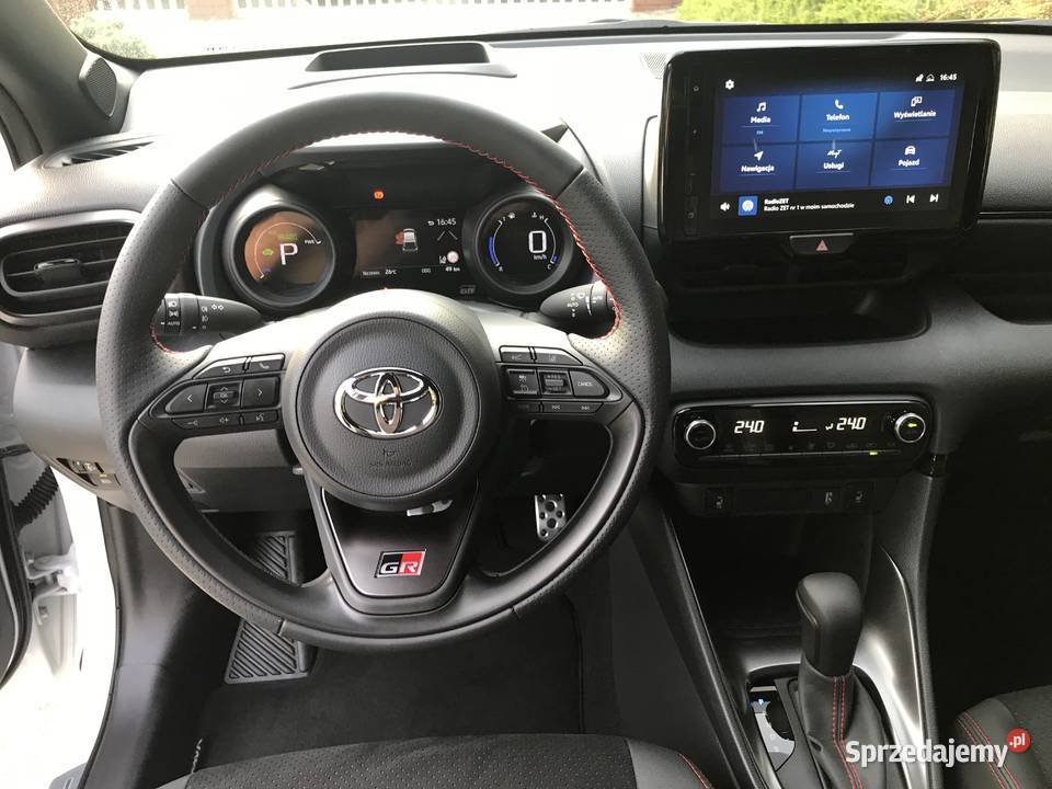 NOWA Toyota YARIS GR HYBRID 116 Perła NAVI Strzelno sprzedam