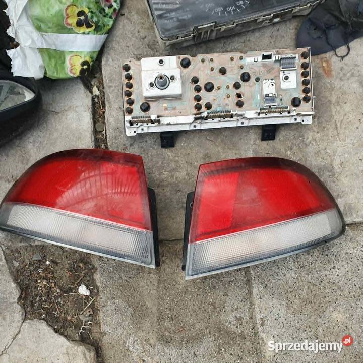 Lampa tylna prawa lewa narożna w błotnik Mazda Kraków