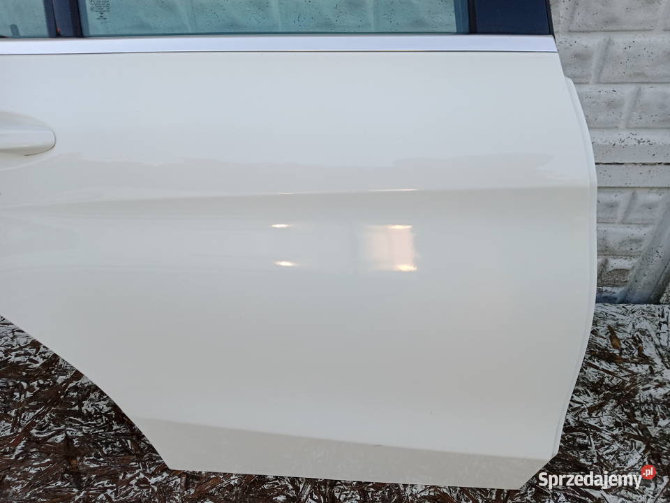 DRZWI PRAWE TYŁ TYLNE MERCEDES CKLASA W205 SEDAN Rakoniewice