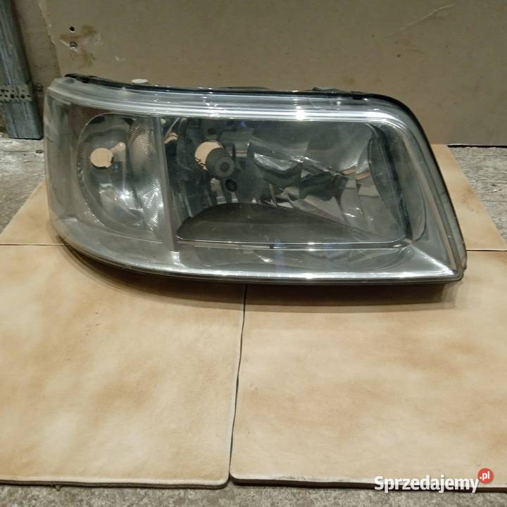 VW T5multivan reflektorH4 prawy orginal osobowe Wrocław