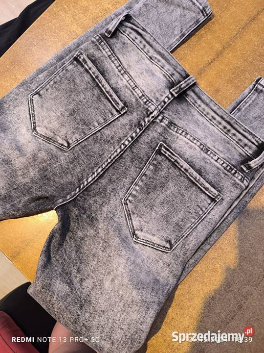 Fajne szare jensy z dziurami szary/srebrny Moda i Styl Bolesławiec
