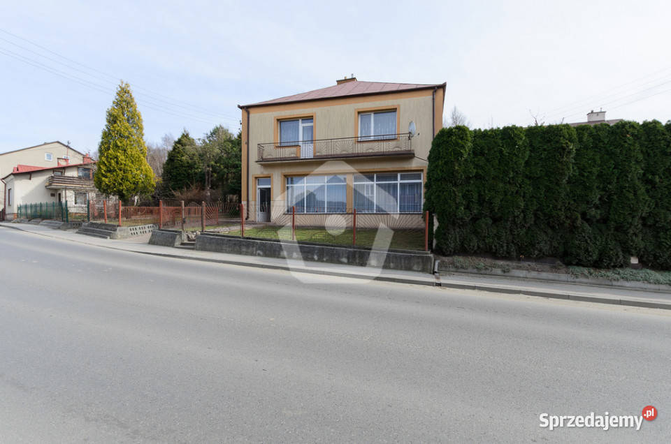 Dom z częścią pod lokal usługowy w centrum Błażowa sprzedam