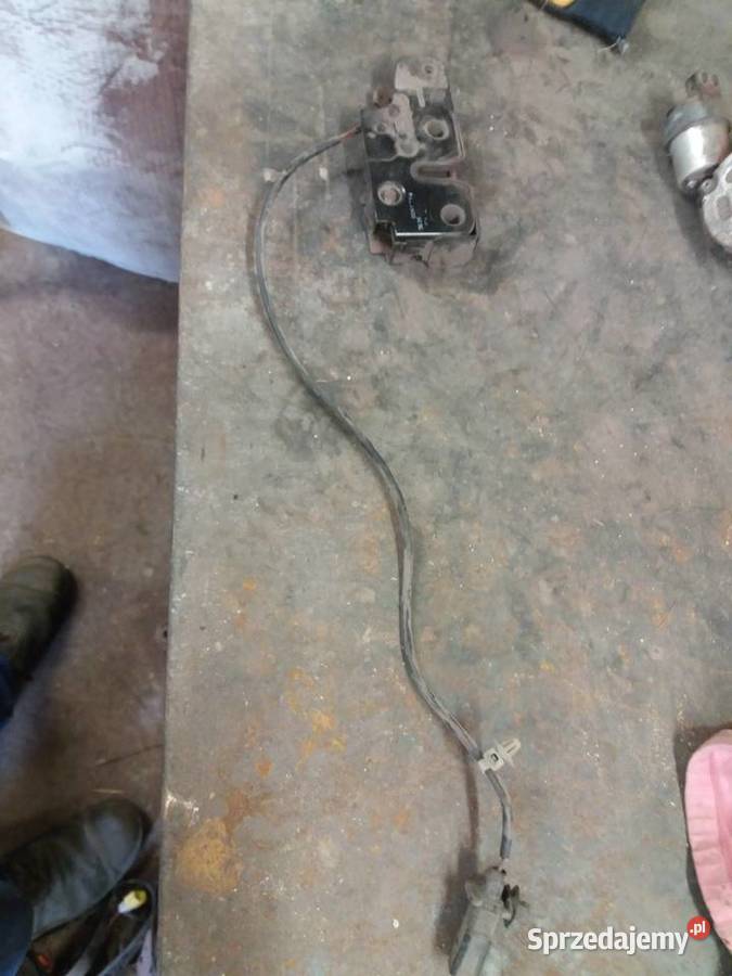 ZAMEK MASKI POKRYWY SILNIKA 3C0 823 509c Rok produkcji 2007 Wola