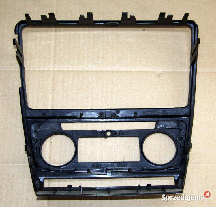 RAMKA RADIOODWARZACZA SKODA OCTAVIA II LIFT Rok produkcji 2009 Mysłaków