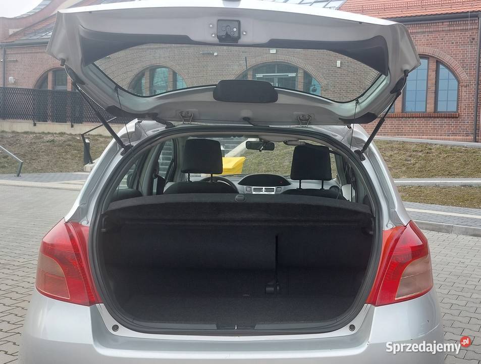 Toyota Yaris srebrna rocznik 2005 stan radio Czeladź