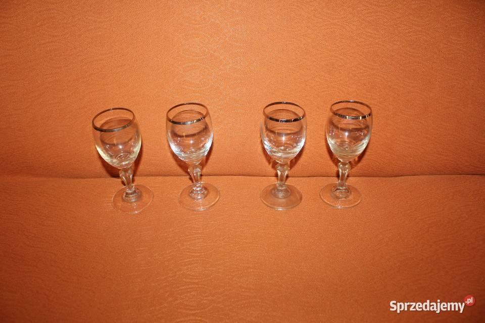 Kieliszki na nóżkach 4 sztuki PRL Stan Chorzów