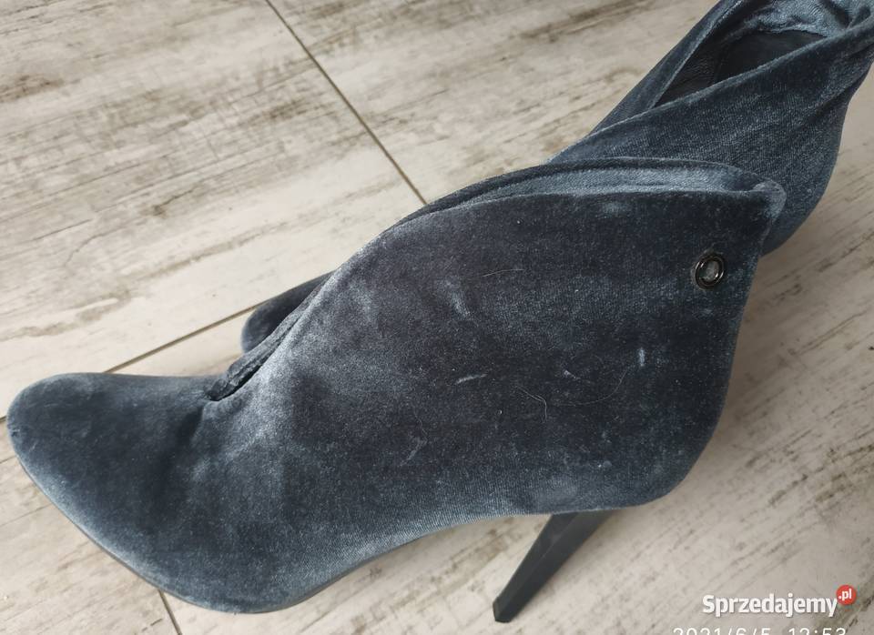 Damskie buty z weluru na obcasie Czółenka Czchów