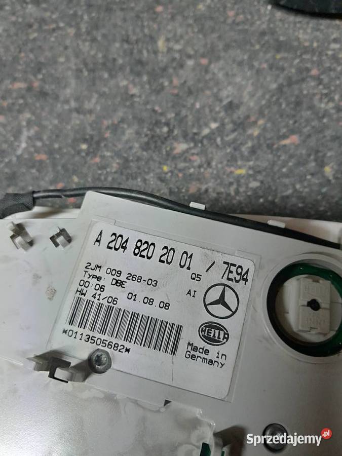 Mercedes W204 lampka podsufitki A2048202001 sprzedam