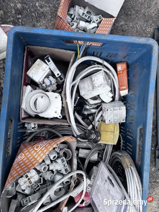 Mix używanego sprzętu elektroinstalacyjnego Szydłowiec