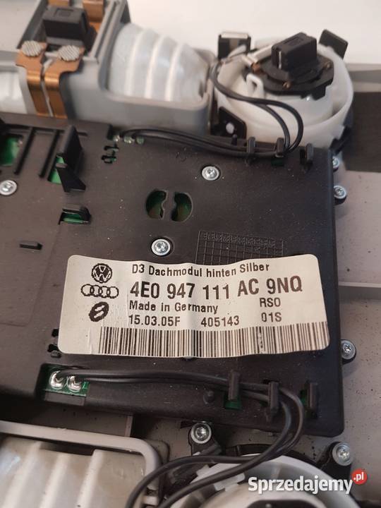 LAMPKA OŚWIETLENIE KABINY AUDI A8 D3 4E094711AC Przystajń