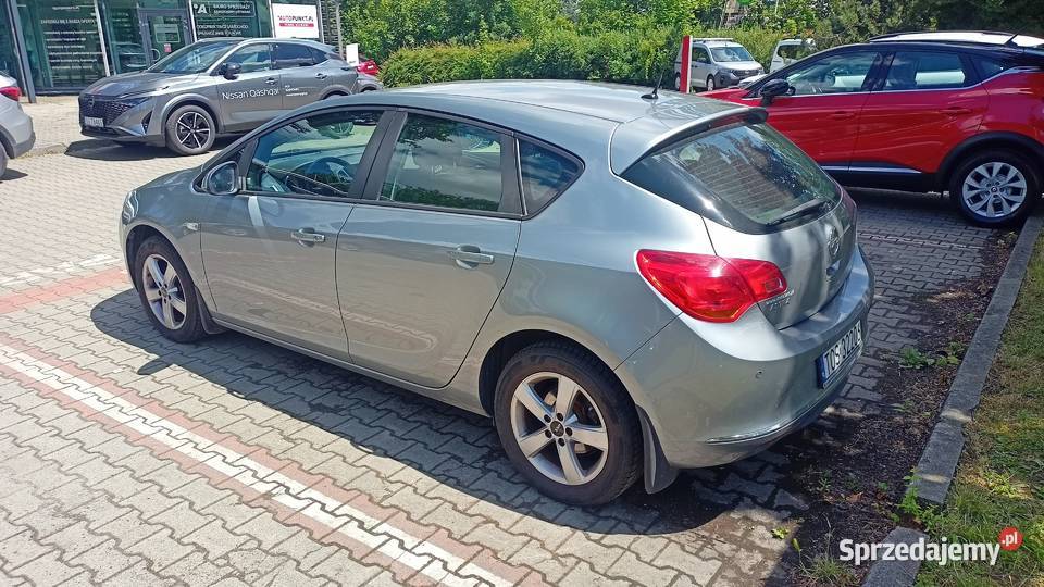 Opel astra J 2015 14B 140 z polskiego salonu świętokrzyskie sprzedam