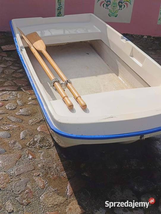 Łódka wędkarska płaskodenna w stanie Chojna