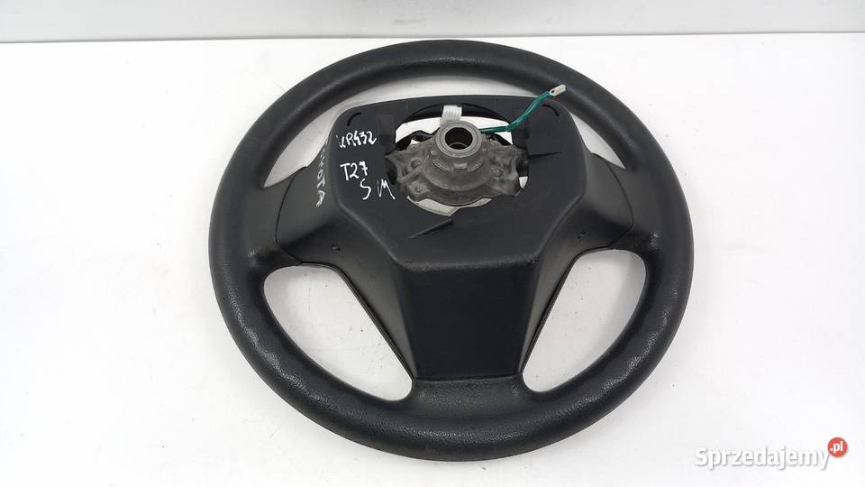 TOYOTA AVENSIS T27 KIEROWNICA SKÓRA MULTIFUNKCJA osobowe Zbierkowo