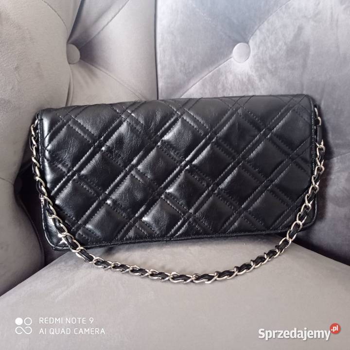 Pikowana czarna kopertówka