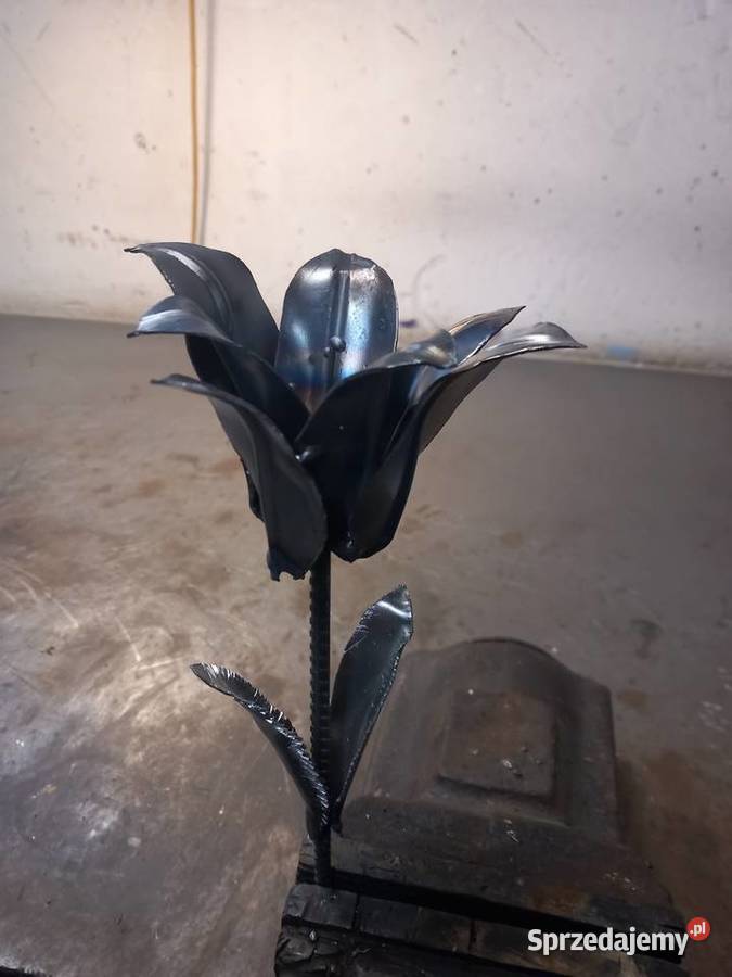 Lilia z metalu Luboń