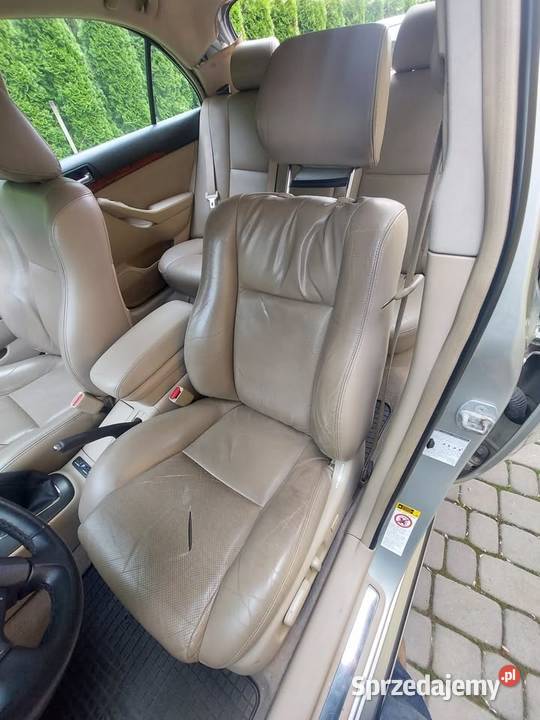 Fotele kokpit jasne beżowe wnętrze Toyota Tywonia