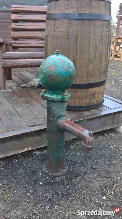 Wiekowa ozdobna pompa ręczna do wody mazowieckie