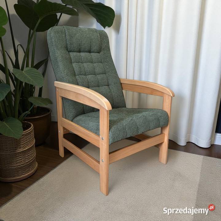 Klasyczny pikowany fotel wypoczynkowy na stelażu Tarchały Małe