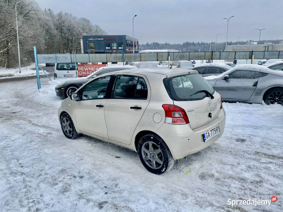 Toyota Yaris 10vvti 68 klima 90 bez w kładu stan beżowy