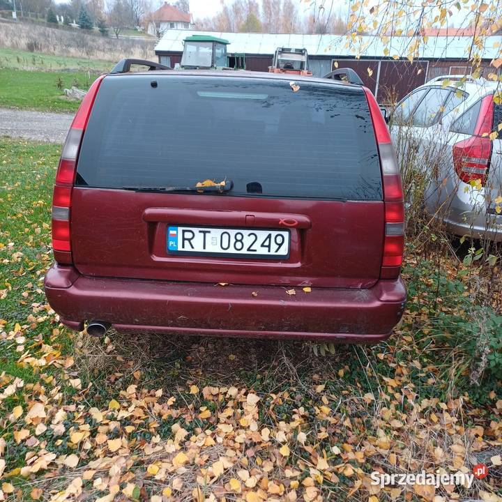 Zestaw dwoch aut na chodzie brak pt adekwatna uszkodzony Sandomierz