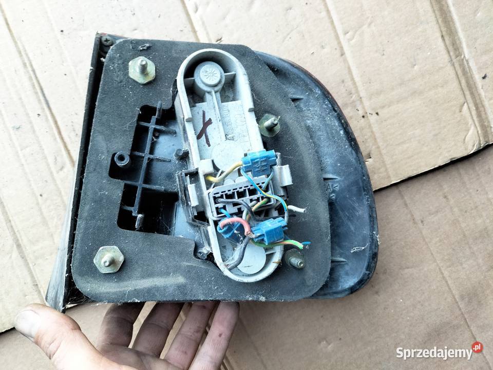 VOLVO V40 KOMBI LAMPA TYŁ TYLNA LEWA lubelskie Kamień-Kolonia