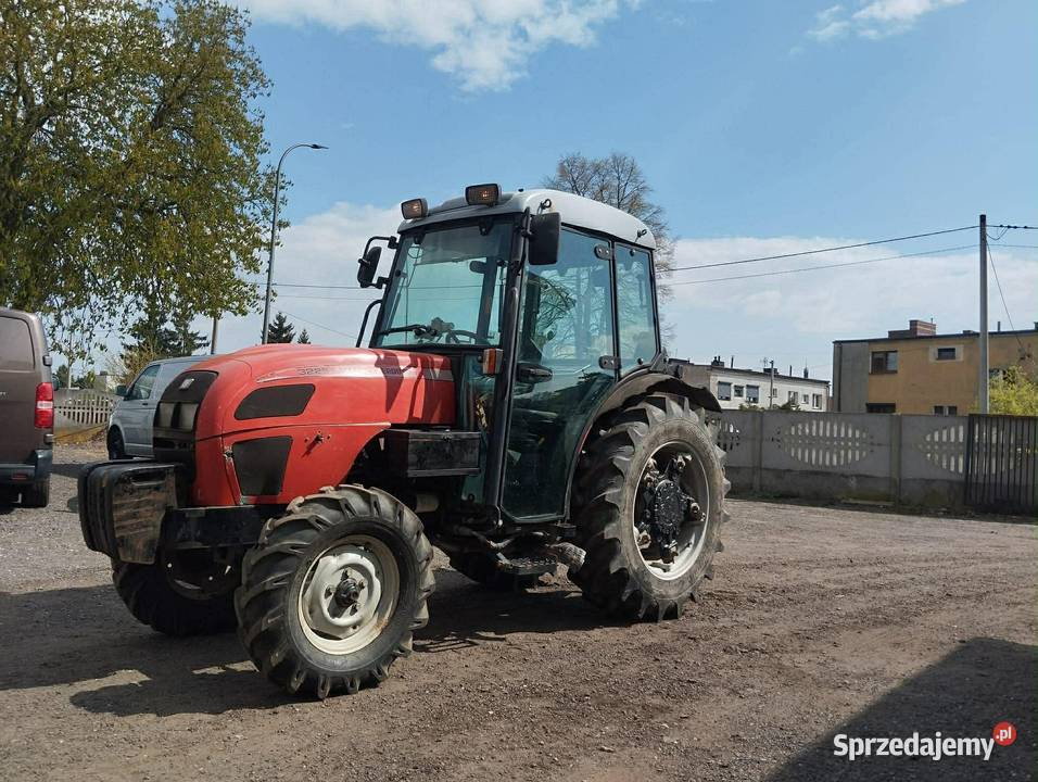 Ciagnik sadowniczy Massey Ferugson 3225 Dobrosołowo