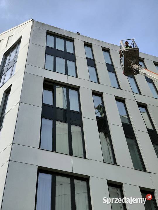 Mycie elewacji i dachów Wynajem podnośnika Gdynia